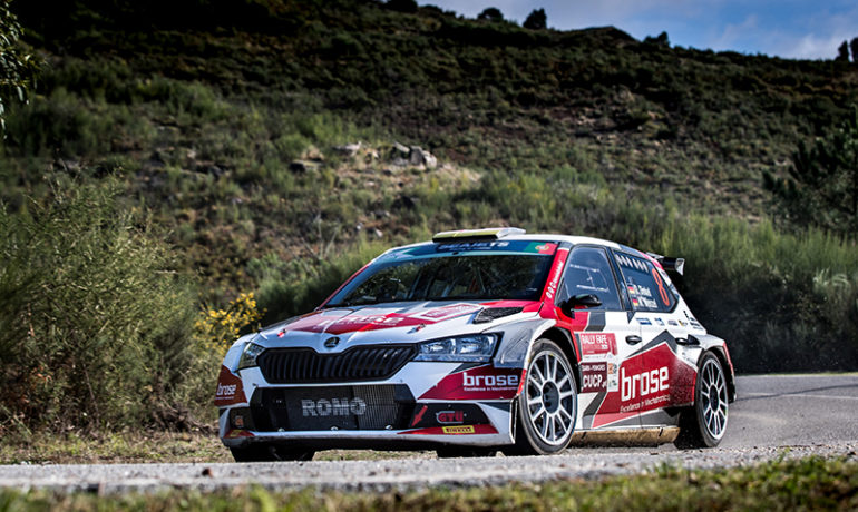 Dominik Dinkel zeigt als 8. der Rallye Fafe klaren Aufwärtstrend